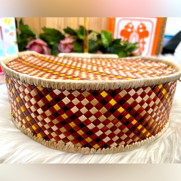 Handmade Rattan Crossbody Bag - Picture 8 of 9